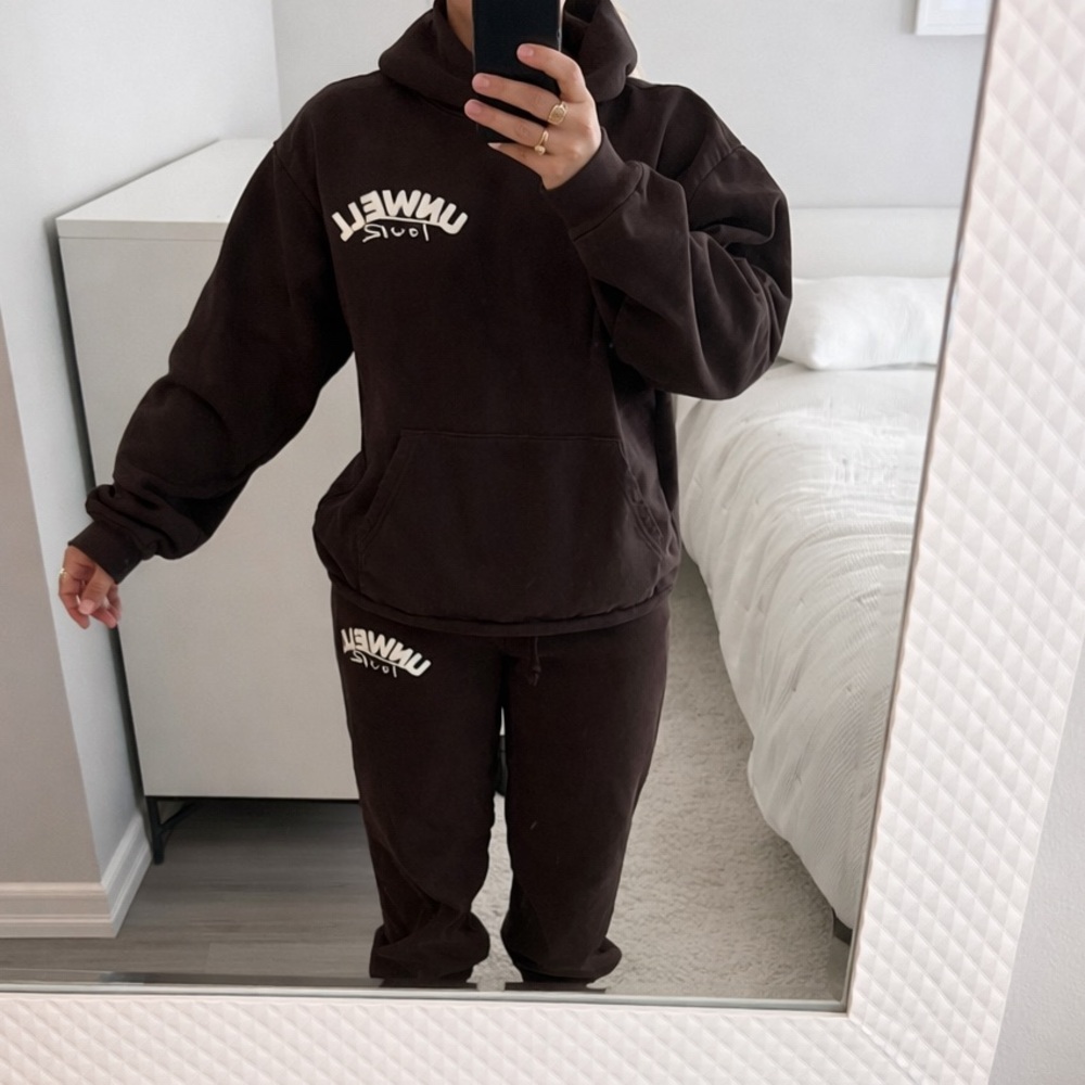 Unwell tour brown sweat suit